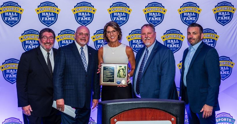 Lisa Maki award group photo. 